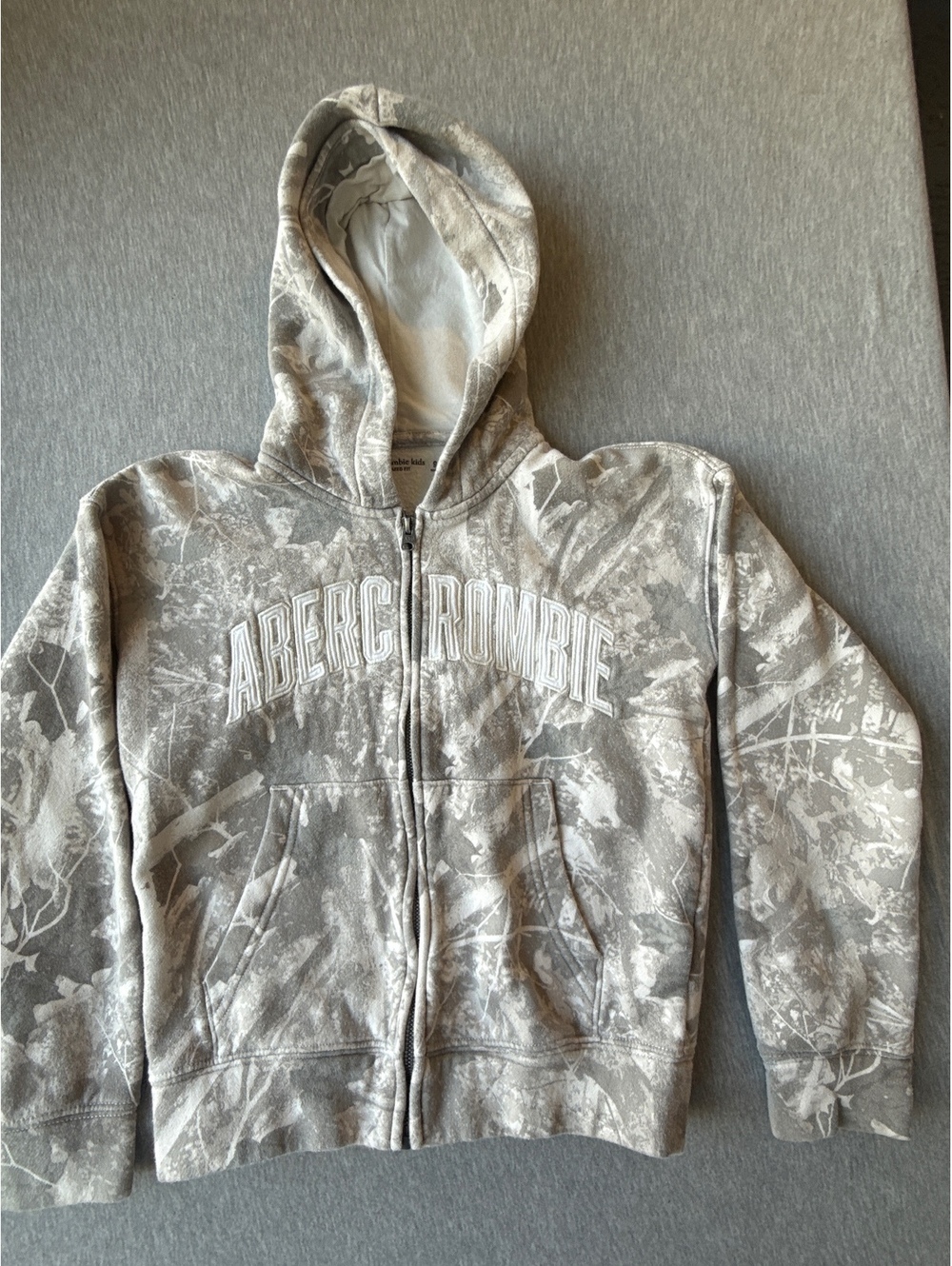 Abercrombie Kids unisex 9/10 Relaxed Fit Zip-Up Hoodie with Camouflage Print